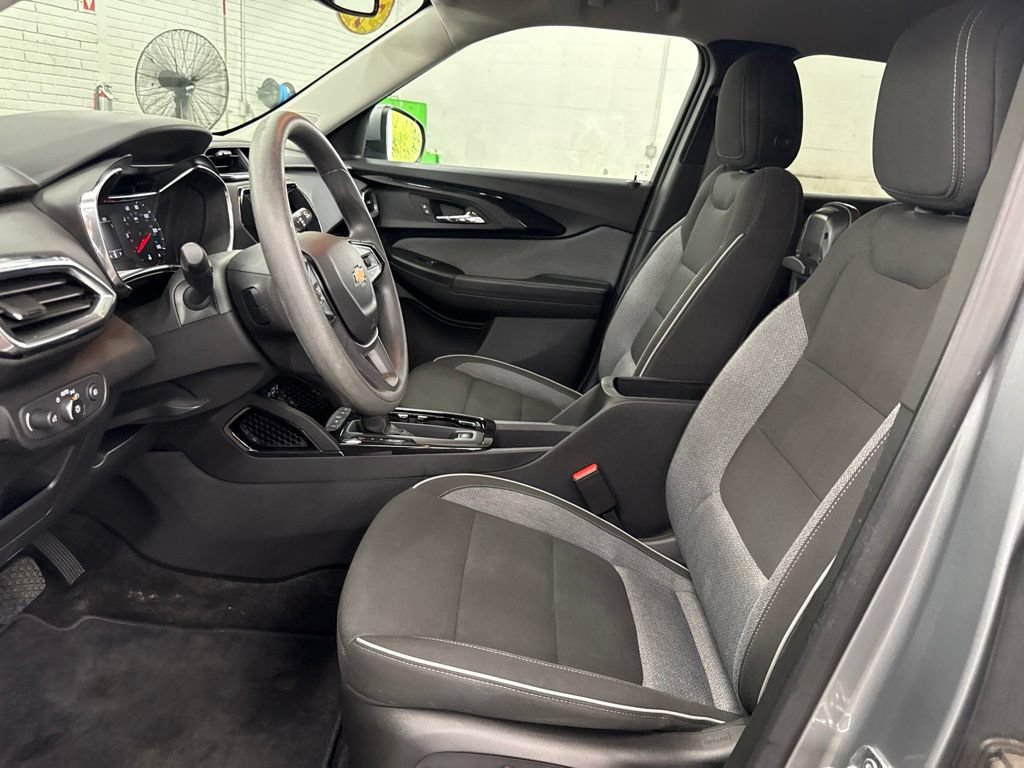 Used 2023 Chevrolet TrailBlazer LT w/ Convenience Package AWD/4WD image 9