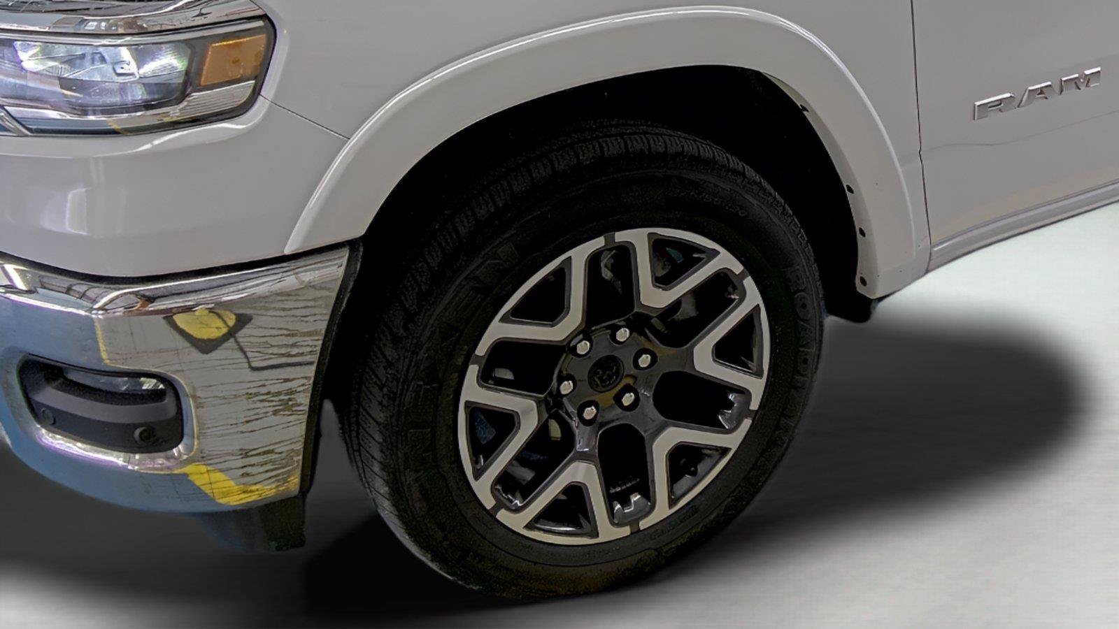 Used 2025 RAM 1500 Laramie AWD/4WD image 21