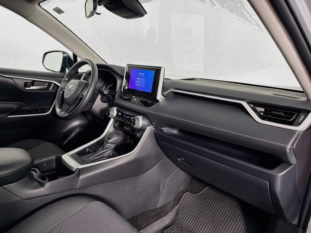 Used 2025 Toyota RAV4 XLE FWD image 31