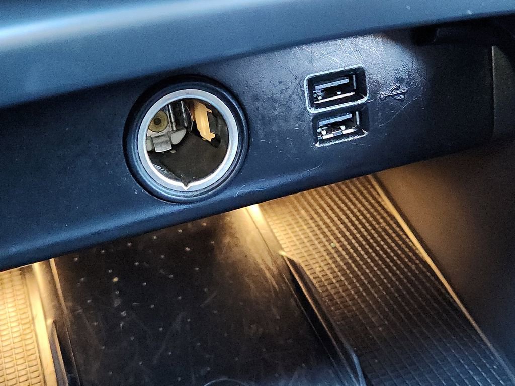 Used 2020 Volvo XC40 T5 R-Design w/ Protection Package Premier image 21