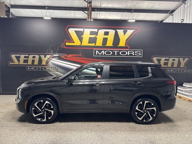 Used 2024 Mitsubishi Outlander SE Black Edition FWD image 3