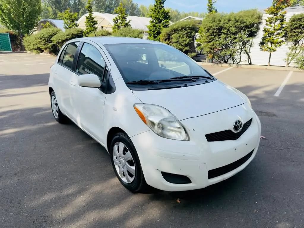Used 2010 Toyota Yaris 4-Door Hatchback FWD image 7