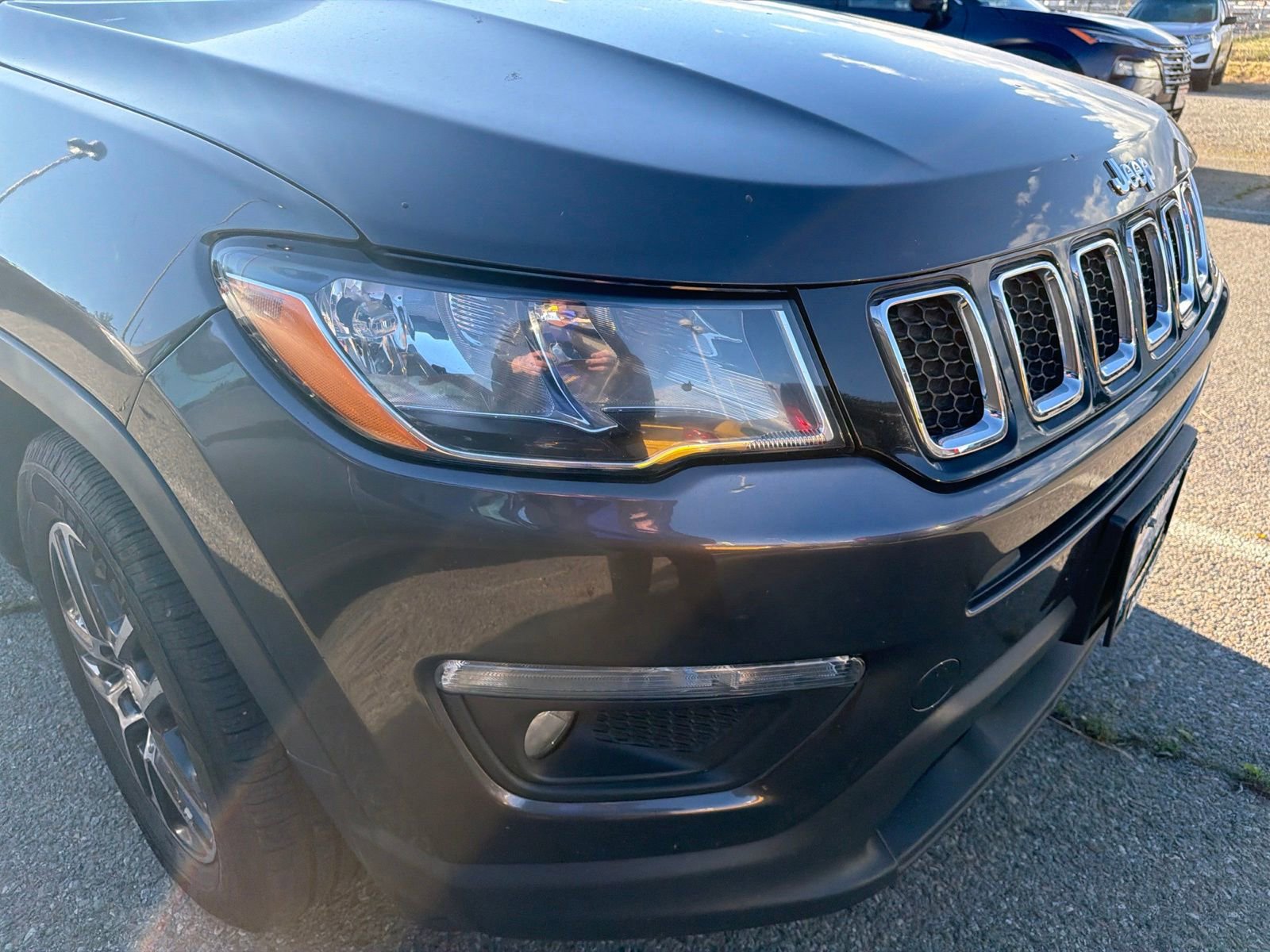 Used 2017 Jeep Compass Latitude w/ Popular Equipment Group AWD/4WD image 3