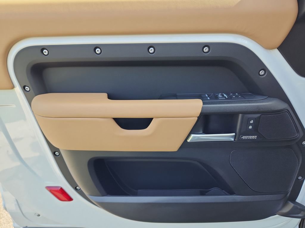 New 2026 Land Rover Defender 90 V8 image 22