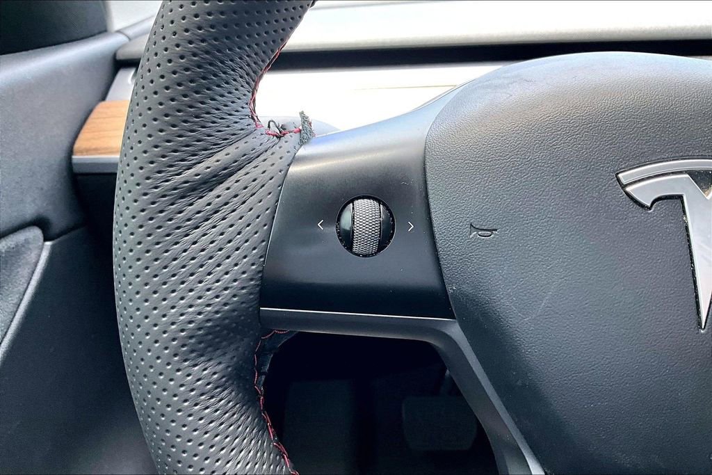 Used 2022 Tesla Model Y Long Range AWD/4WD image 20