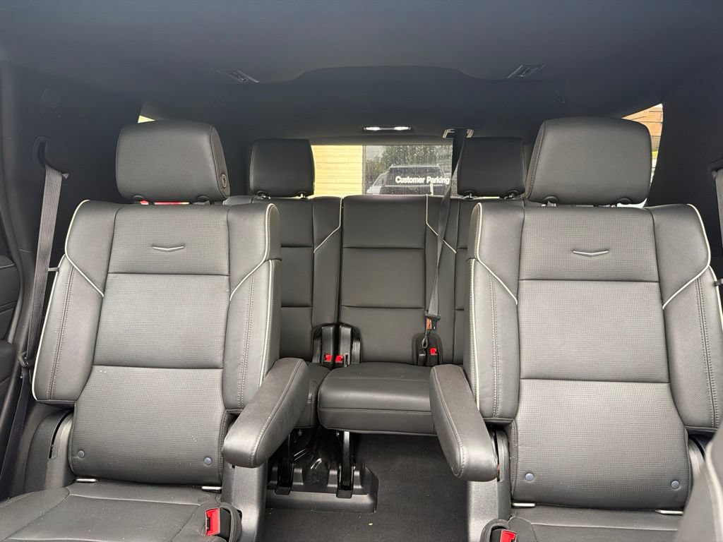 Used 2021 Cadillac Escalade Premium Luxury AWD/4WD image 13