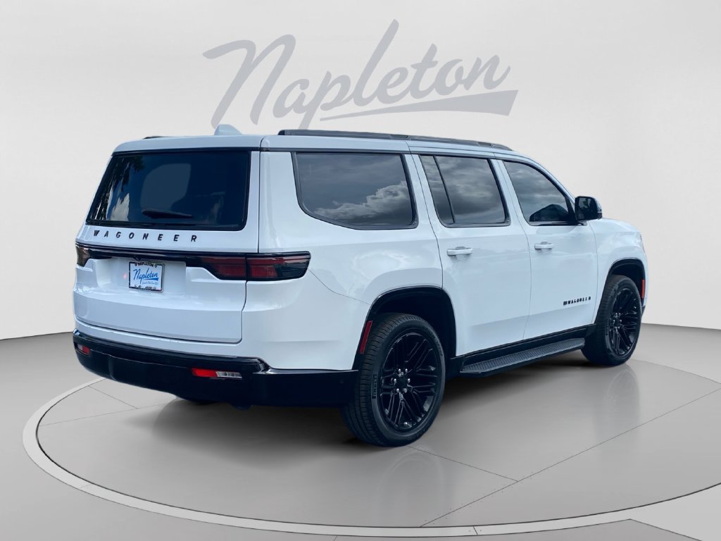 Used 2023 Jeep Wagoneer Series II RWD image 6