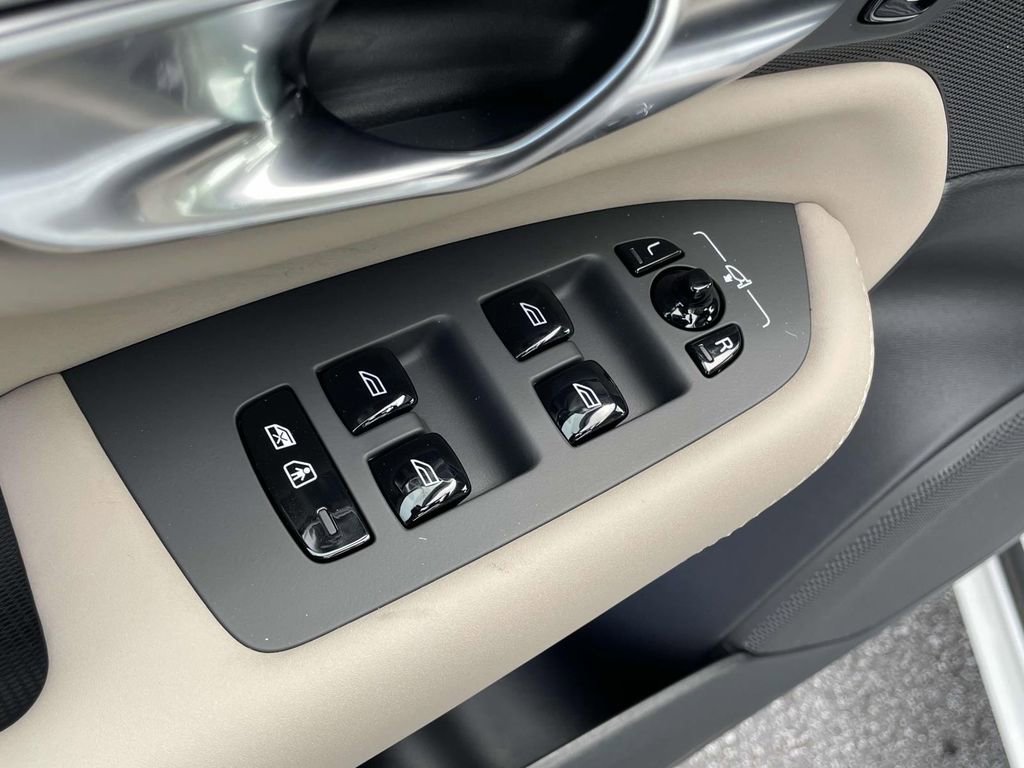 New 2026 Volvo XC90 B5 Core image 7