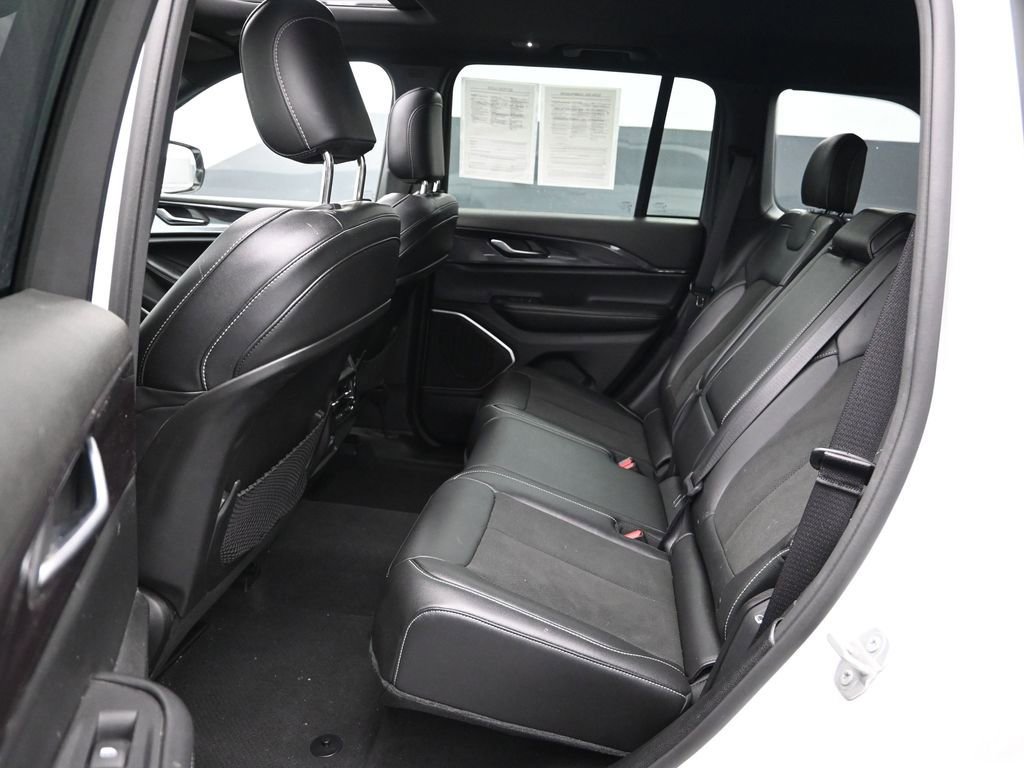 Used 2022 Jeep Grand Cherokee Altitude RWD image 18