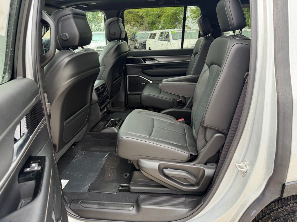 New 2026 Jeep Grand Wagoneer 4WD w/ Premium Group I image 32
