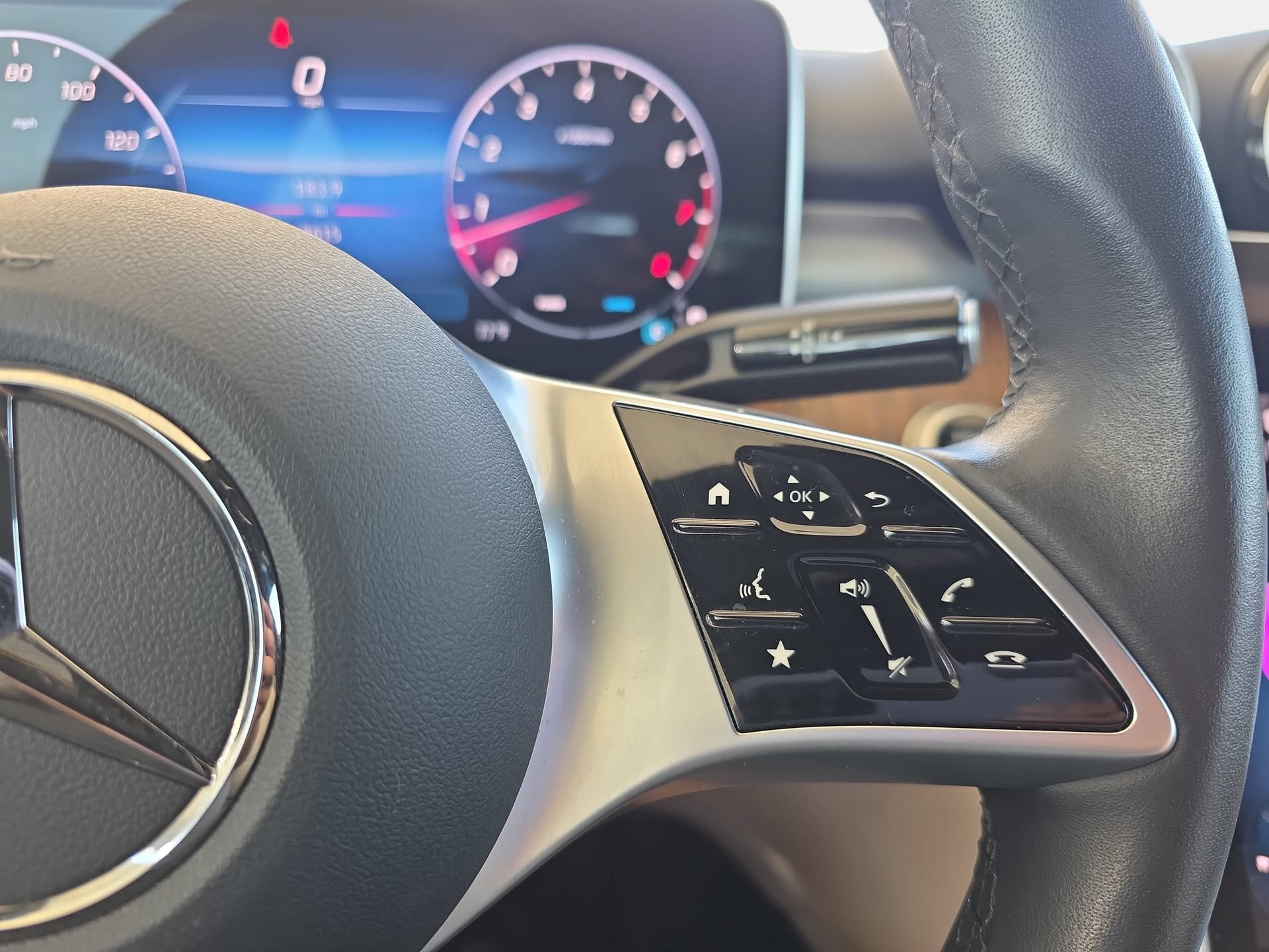 Used 2025 Mercedes-Benz C 300 Sedan image 18