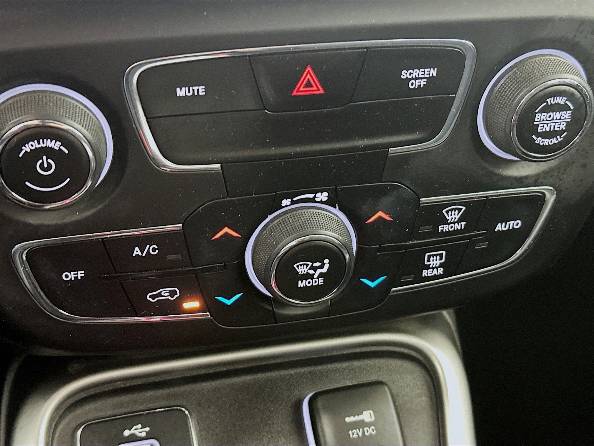 Used 2018 Jeep Compass Latitude w/ Popular Equipment Group FWD image 23