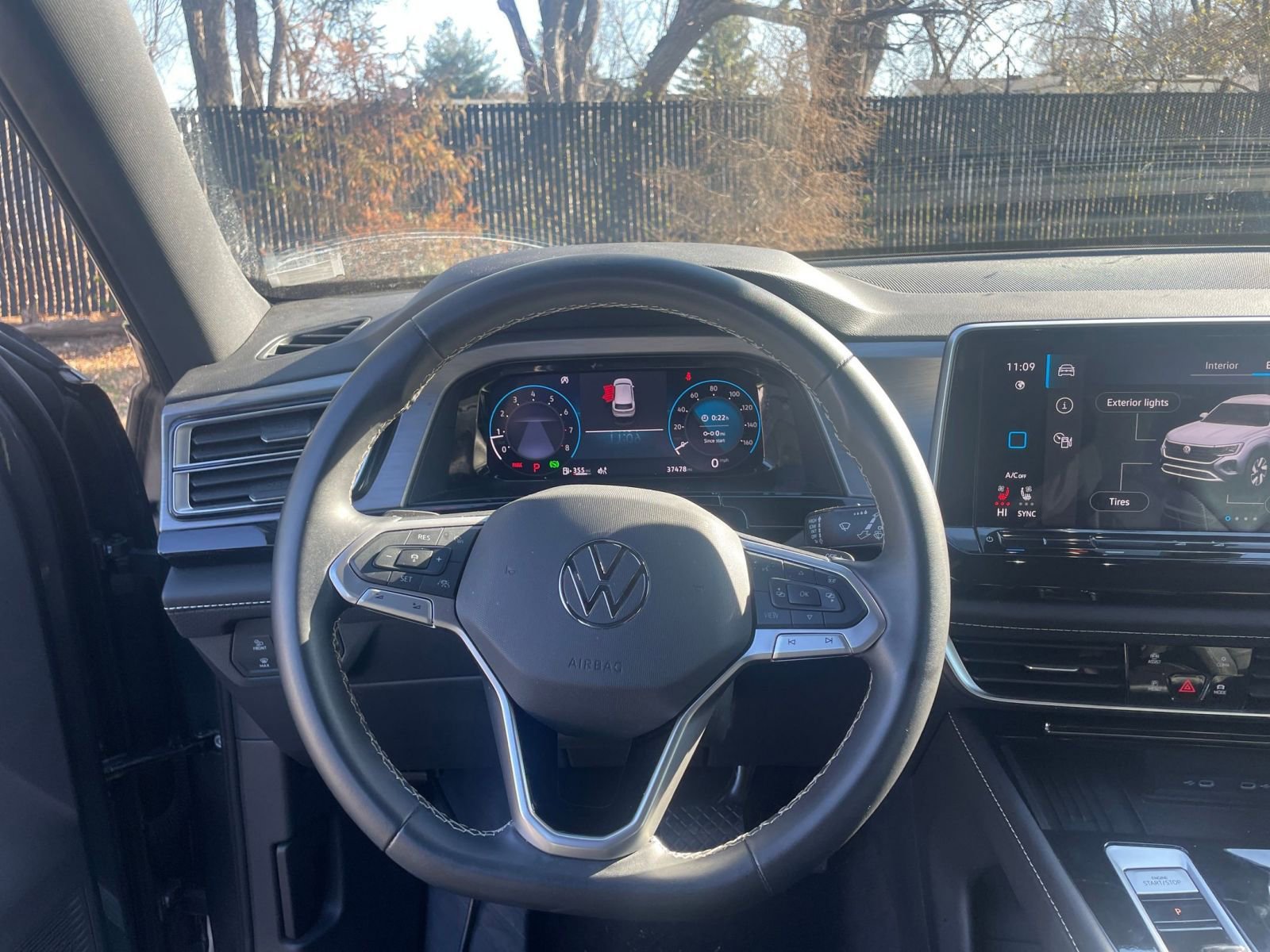 Used 2025 Volkswagen Atlas Cross Sport SE image 25