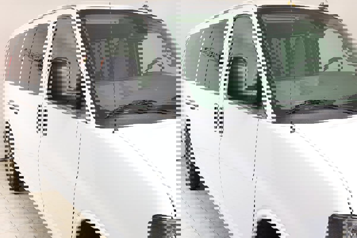 Used 2019 Chevrolet Express 3500 LT w/ LT Preferred Equipment Group RWD image 28