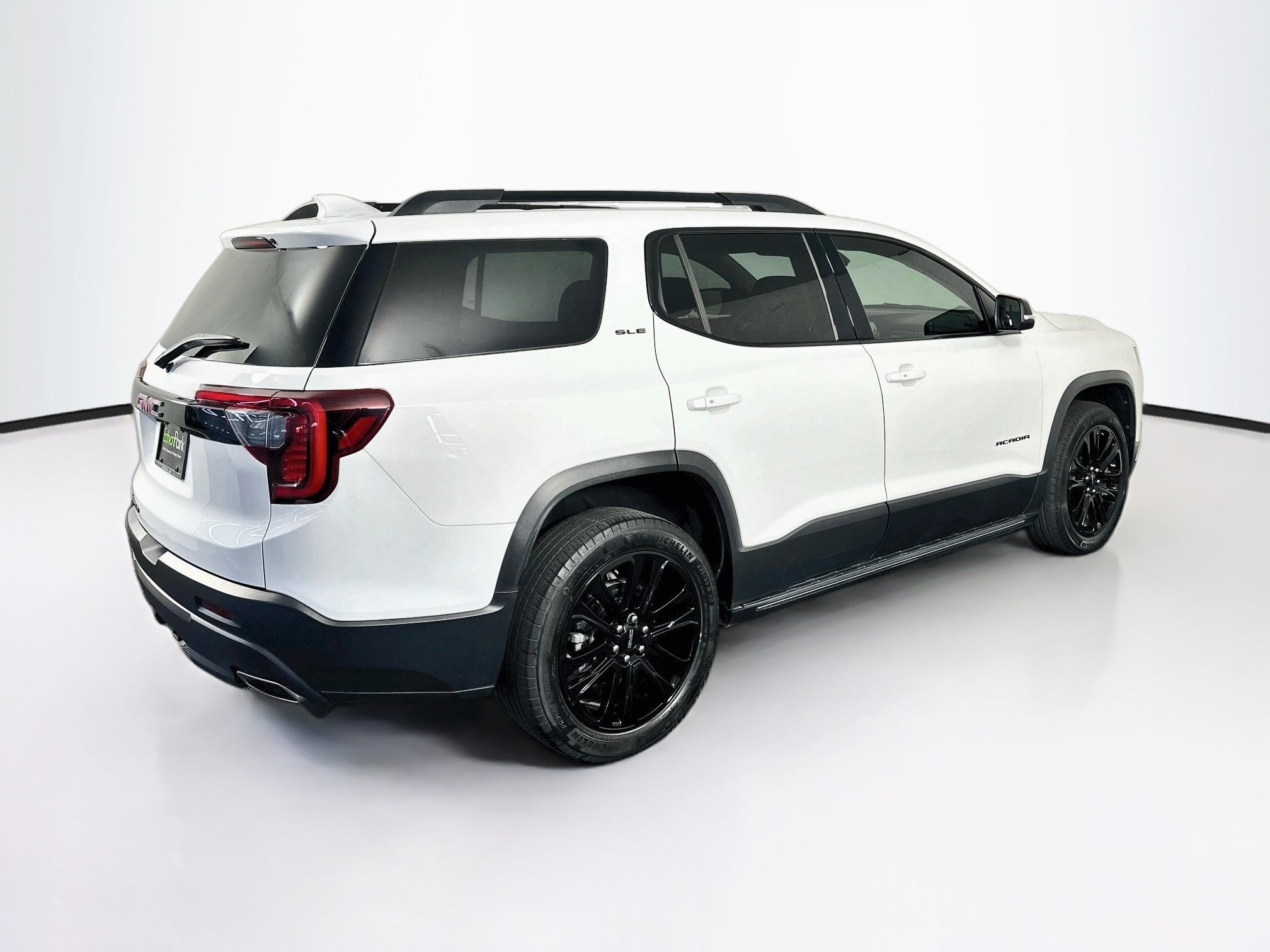 Used 2023 GMC Acadia SLE w/ Driver Convenience Package FWD image 9