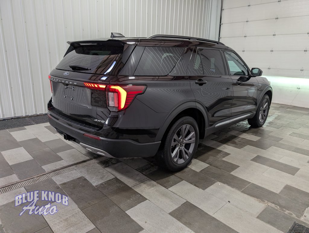 Used 2025 Ford Explorer Active w/ Active Comfort Package AWD/4WD image 4