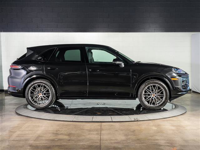 Used 2025 Porsche Cayenne AWD/4WD image 8