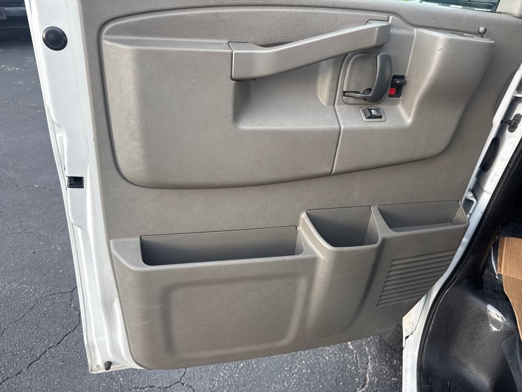 Used 2022 Chevrolet Express 3500 w/ Driver Convenience Package RWD image 15