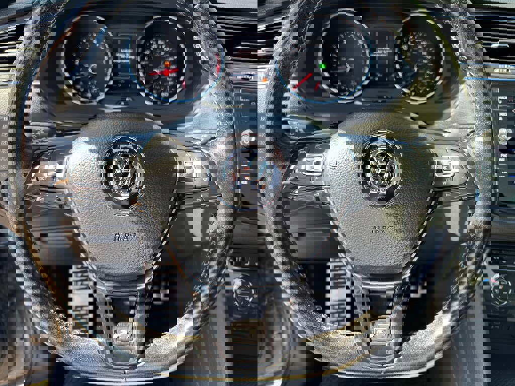 Used 2021 Volkswagen Tiguan SE image 15