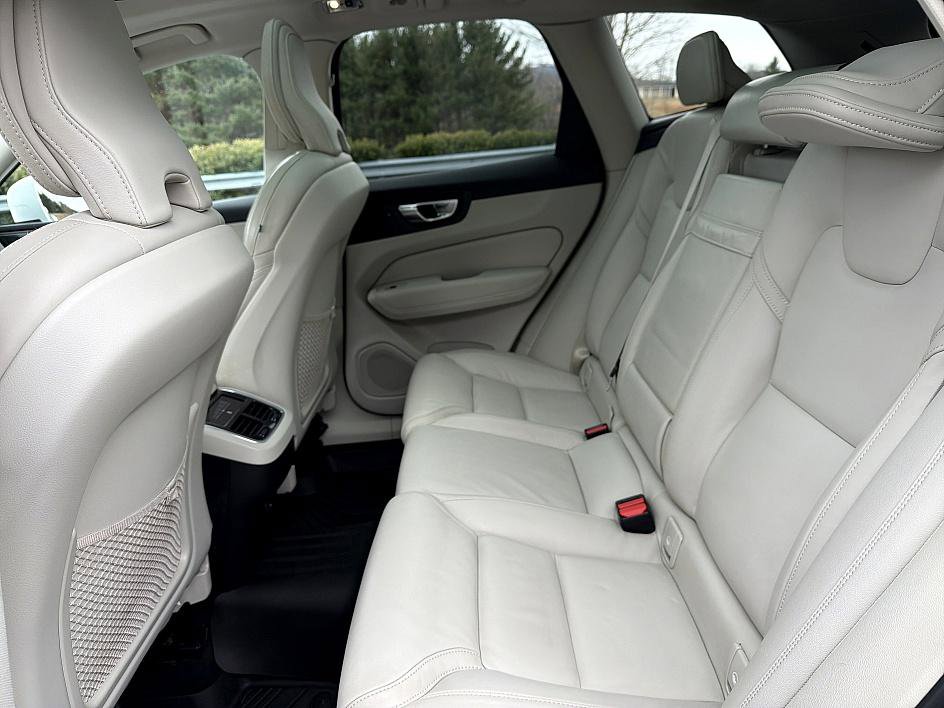 Used 2021 Volvo XC60 T6 Inscription image 12