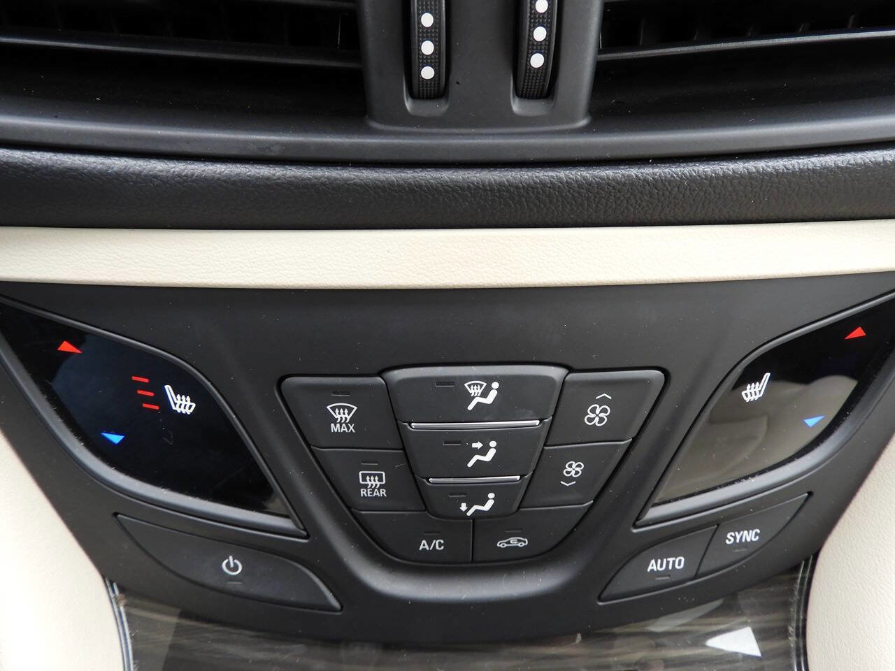 Used 2020 Buick Envision Premium w/ LPO, Cargo Package AWD/4WD image 45