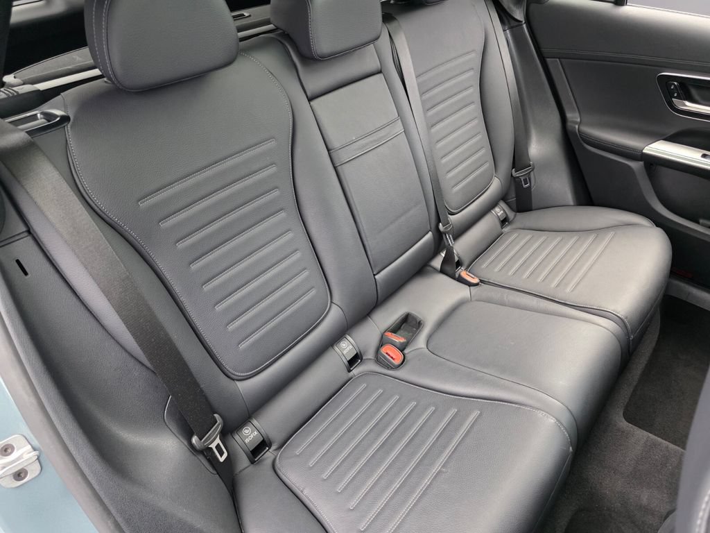Used 2025 Mercedes-Benz GLC 43 AMG 4MATIC image 24