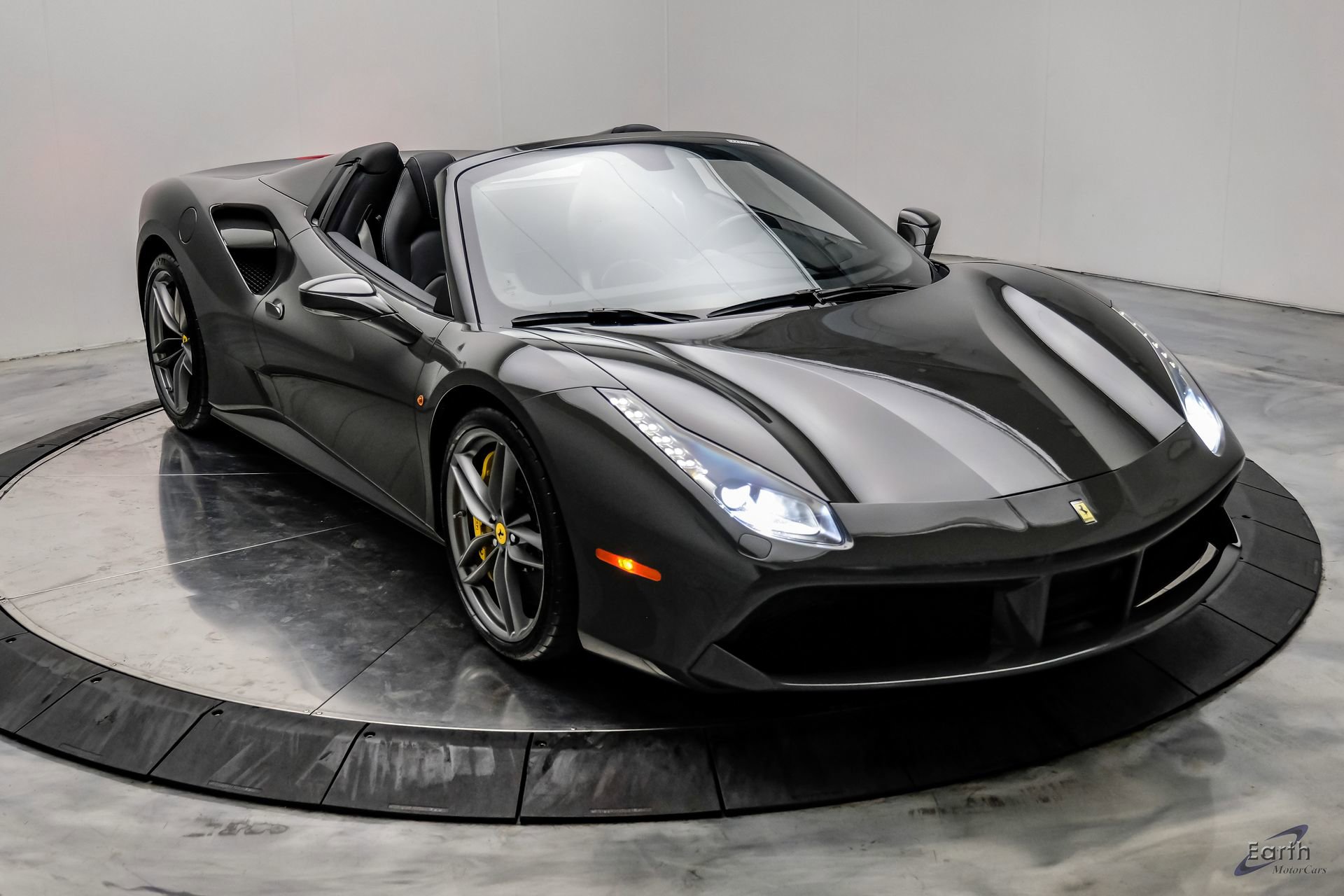 Used 2018 Ferrari 488 Spider RWD image 33
