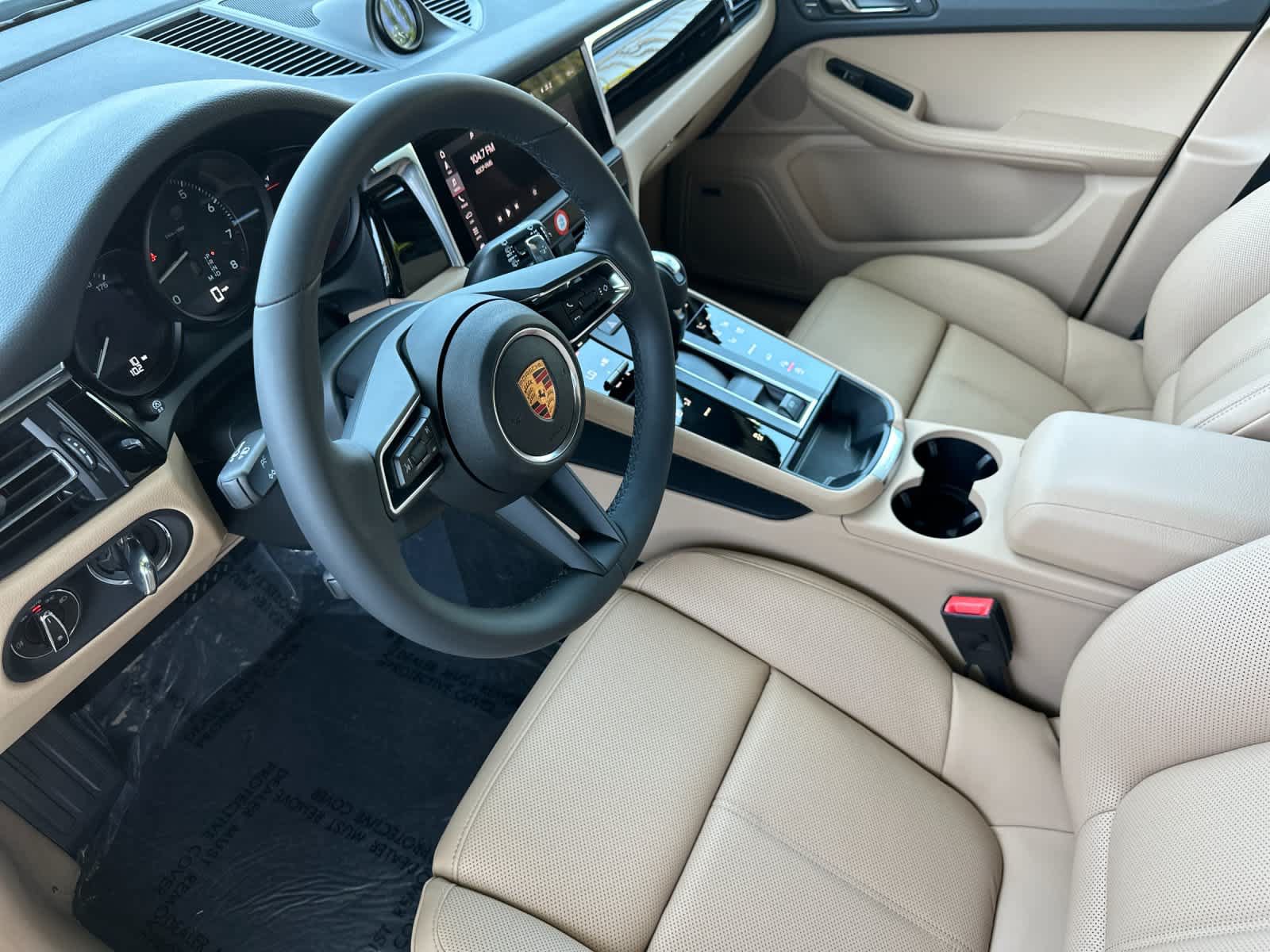 New 2026 Porsche Macan AWD/4WD image 4