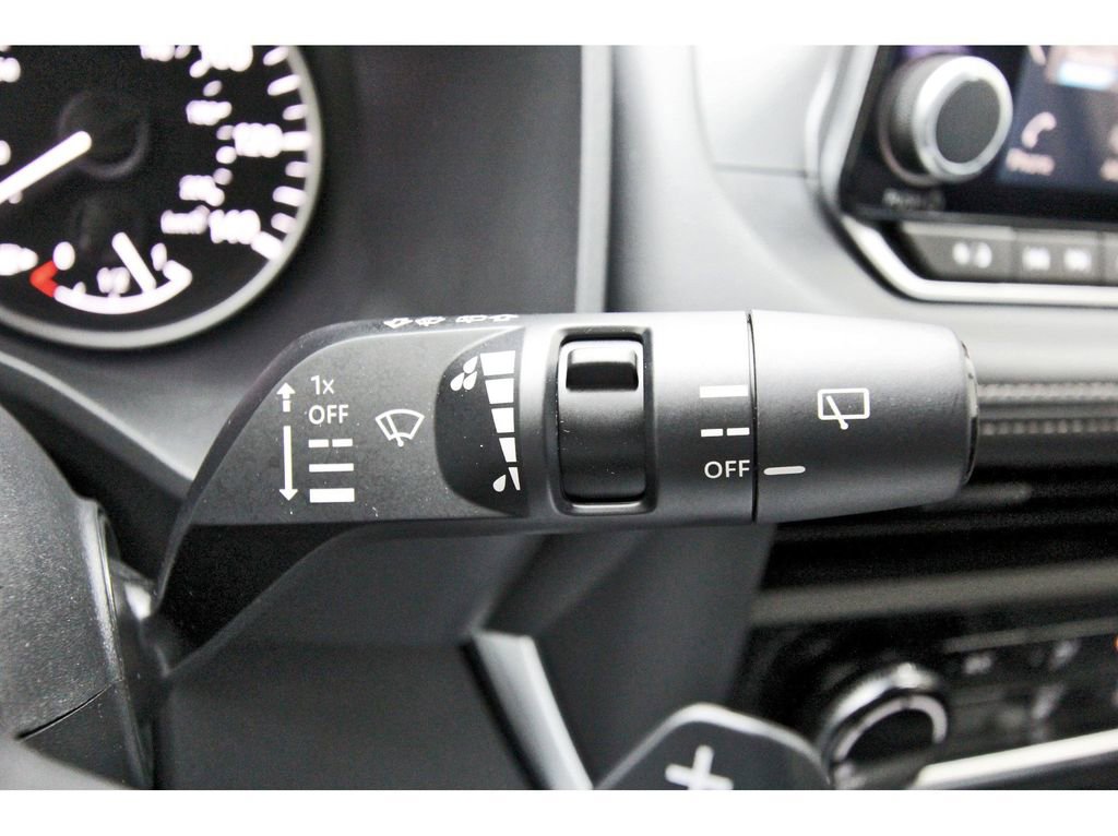 Used 2024 Nissan Rogue S image 16