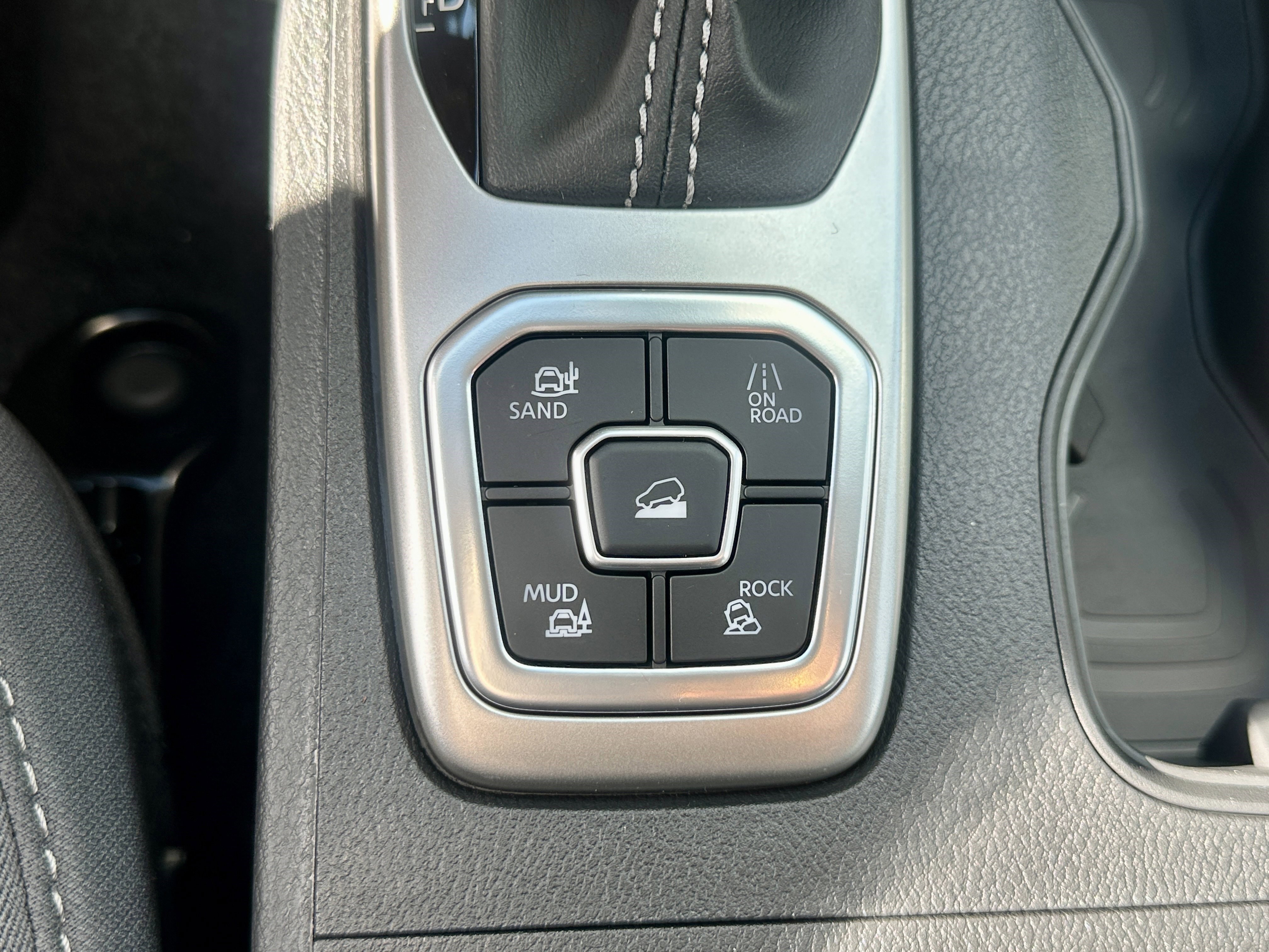 New 2026 Nissan Frontier SV image 32