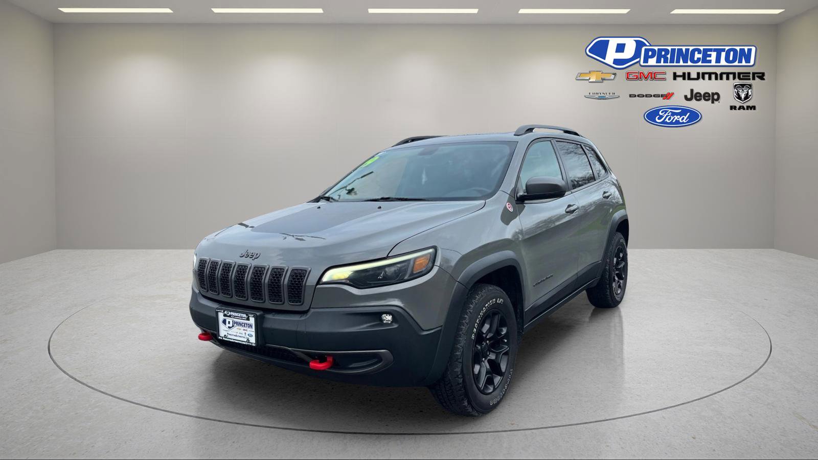 Used 2019 Jeep Cherokee Trailhawk image 3