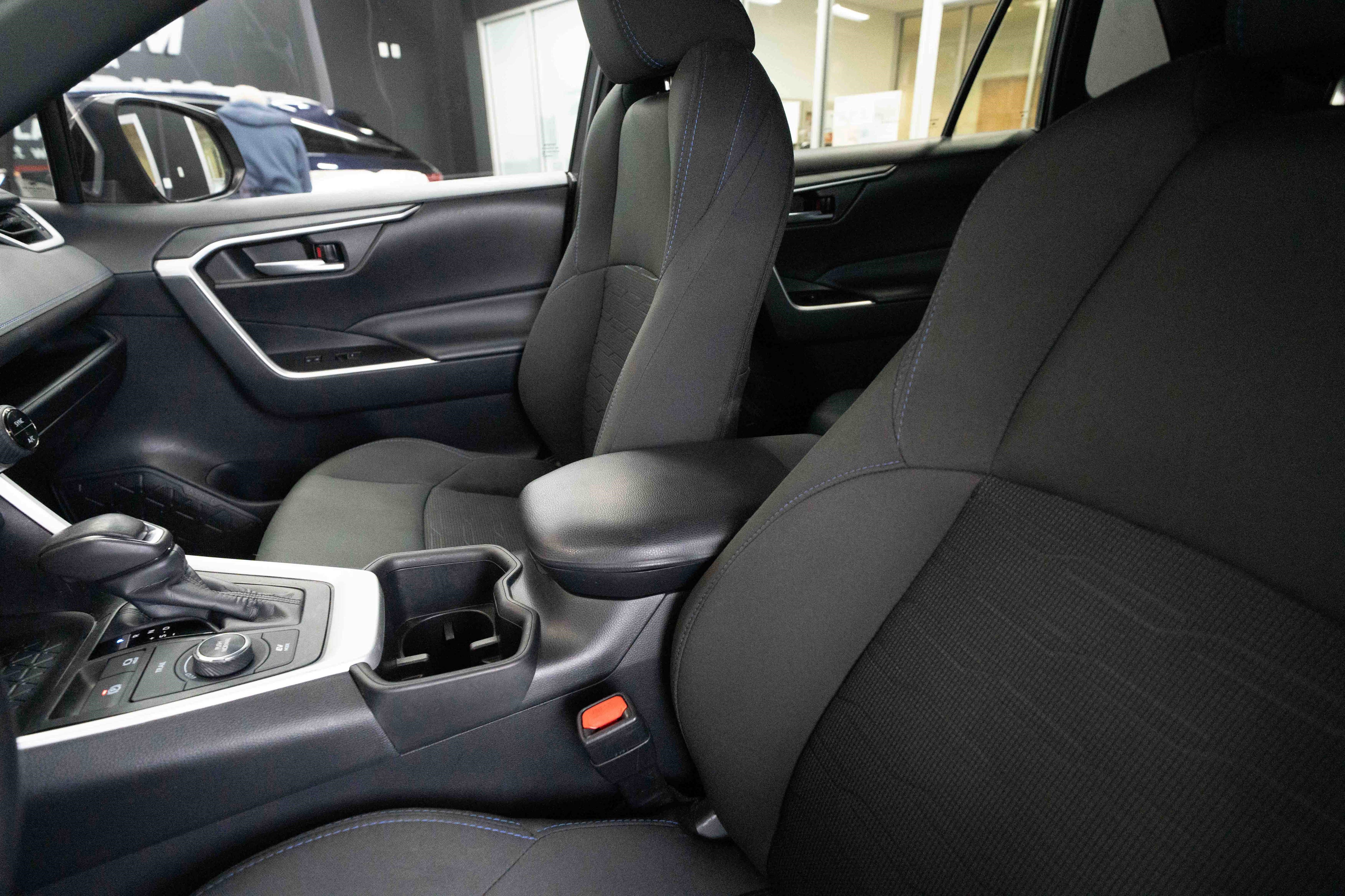 Used 2023 Toyota RAV4 SE image 10