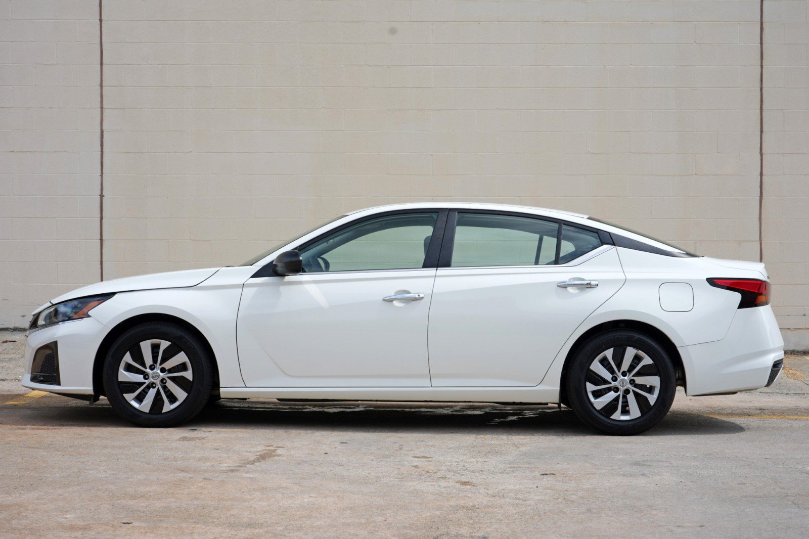 Used 2024 Nissan Altima 2.5 S FWD image 8