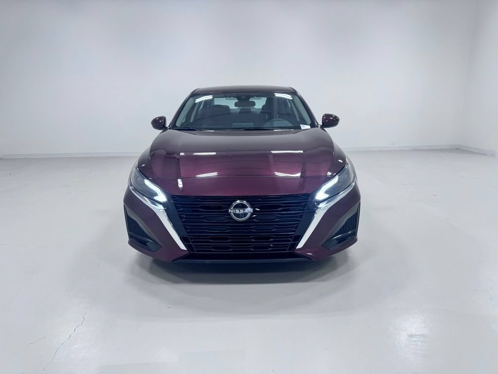 Used 2023 Nissan Altima 2.5 SV FWD image 3