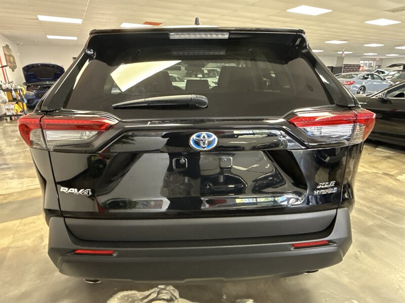 Used 2020 Toyota RAV4 XLE AWD/4WD image 6