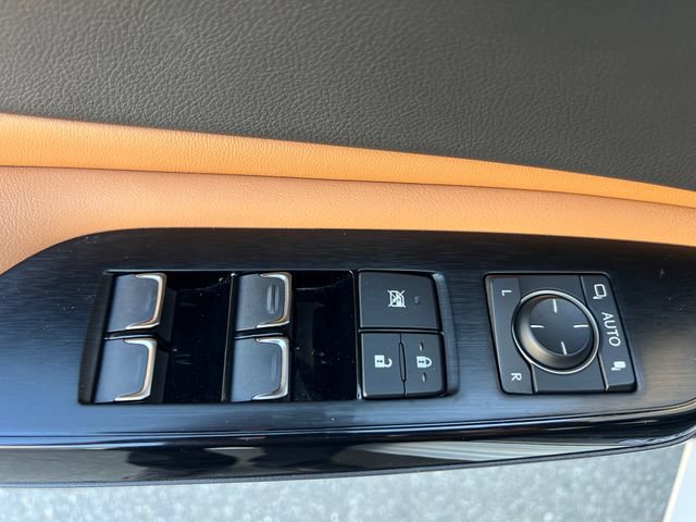 Used 2024 Lexus ES 350 w/ Premium Package FWD image 35