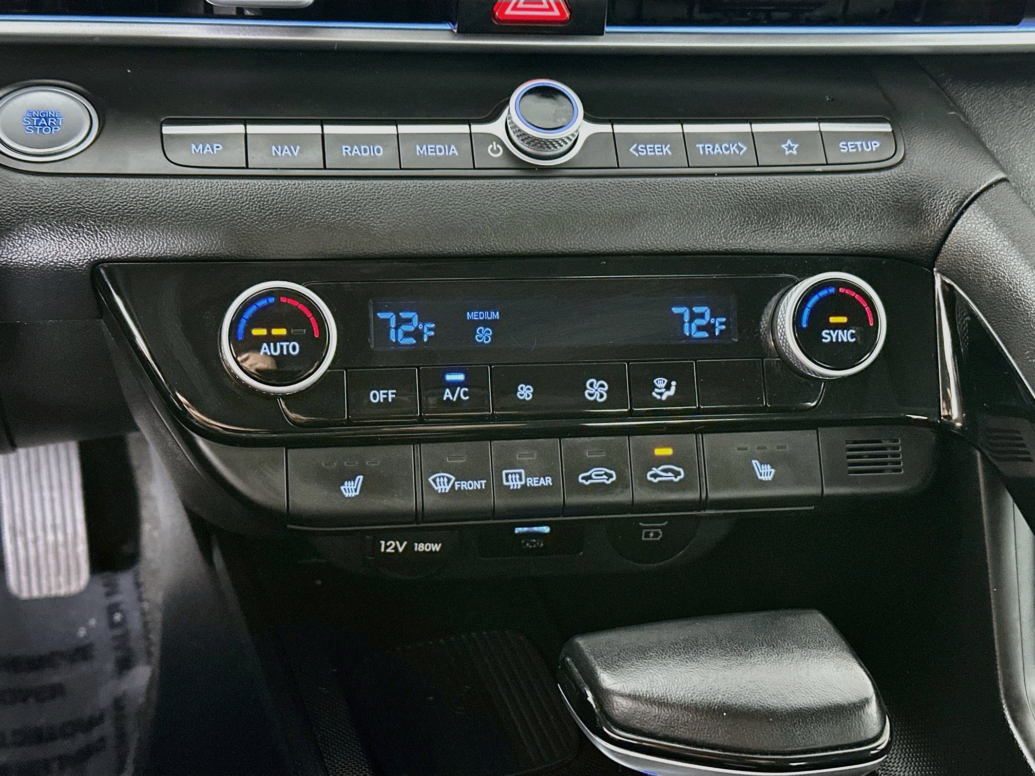 Certified 2025 Hyundai Elantra SEL FWD image 16