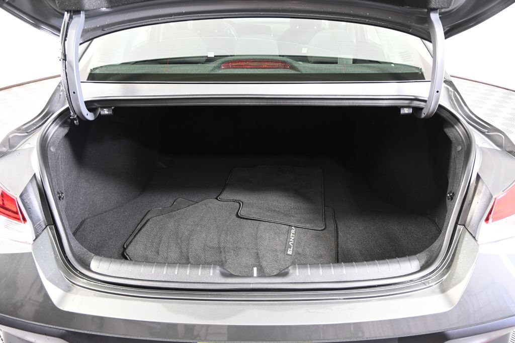 Used 2024 Hyundai Elantra SEL w/ Convenience Package FWD image 16