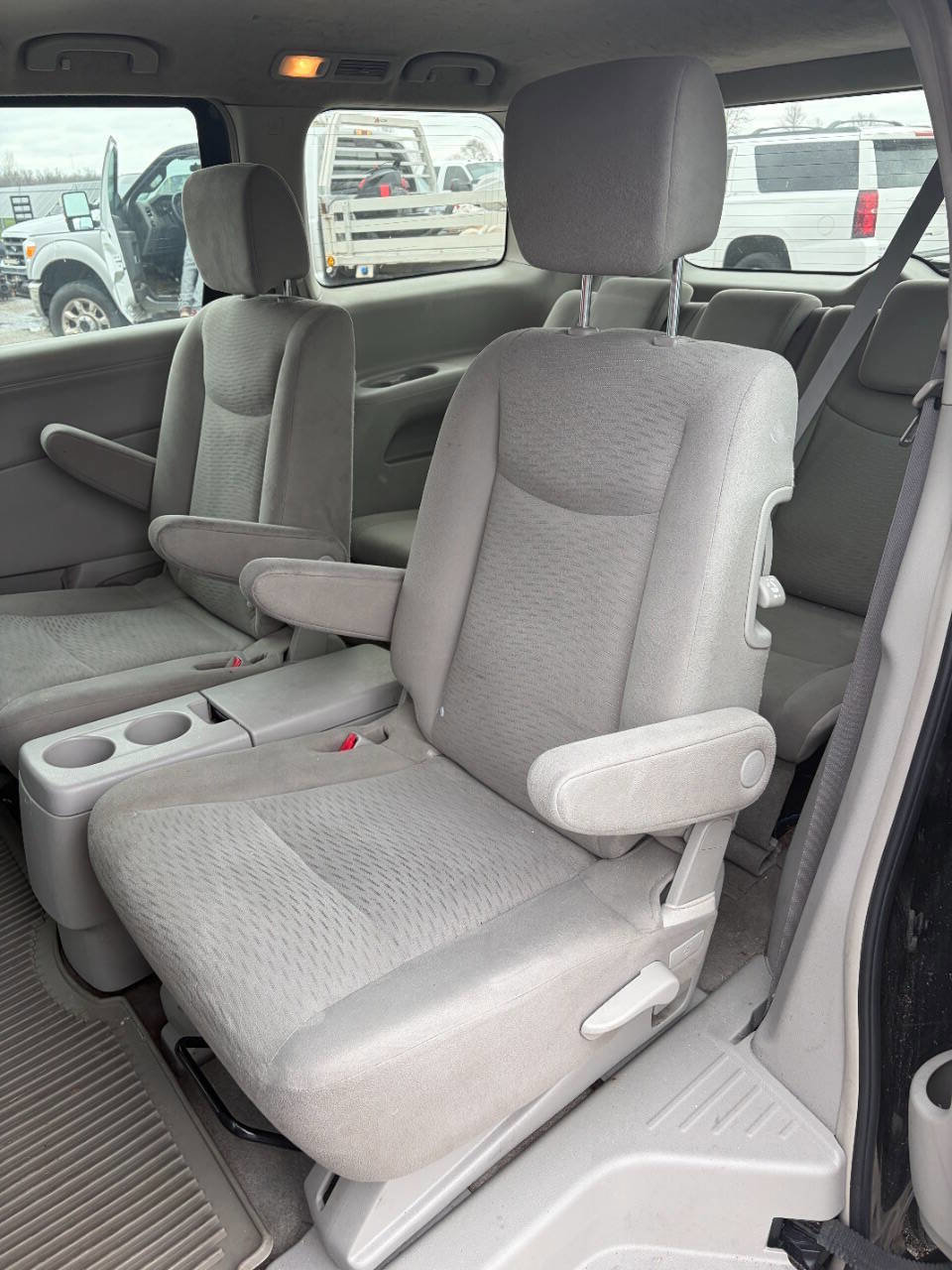 Used 2014 Nissan Quest S image 5