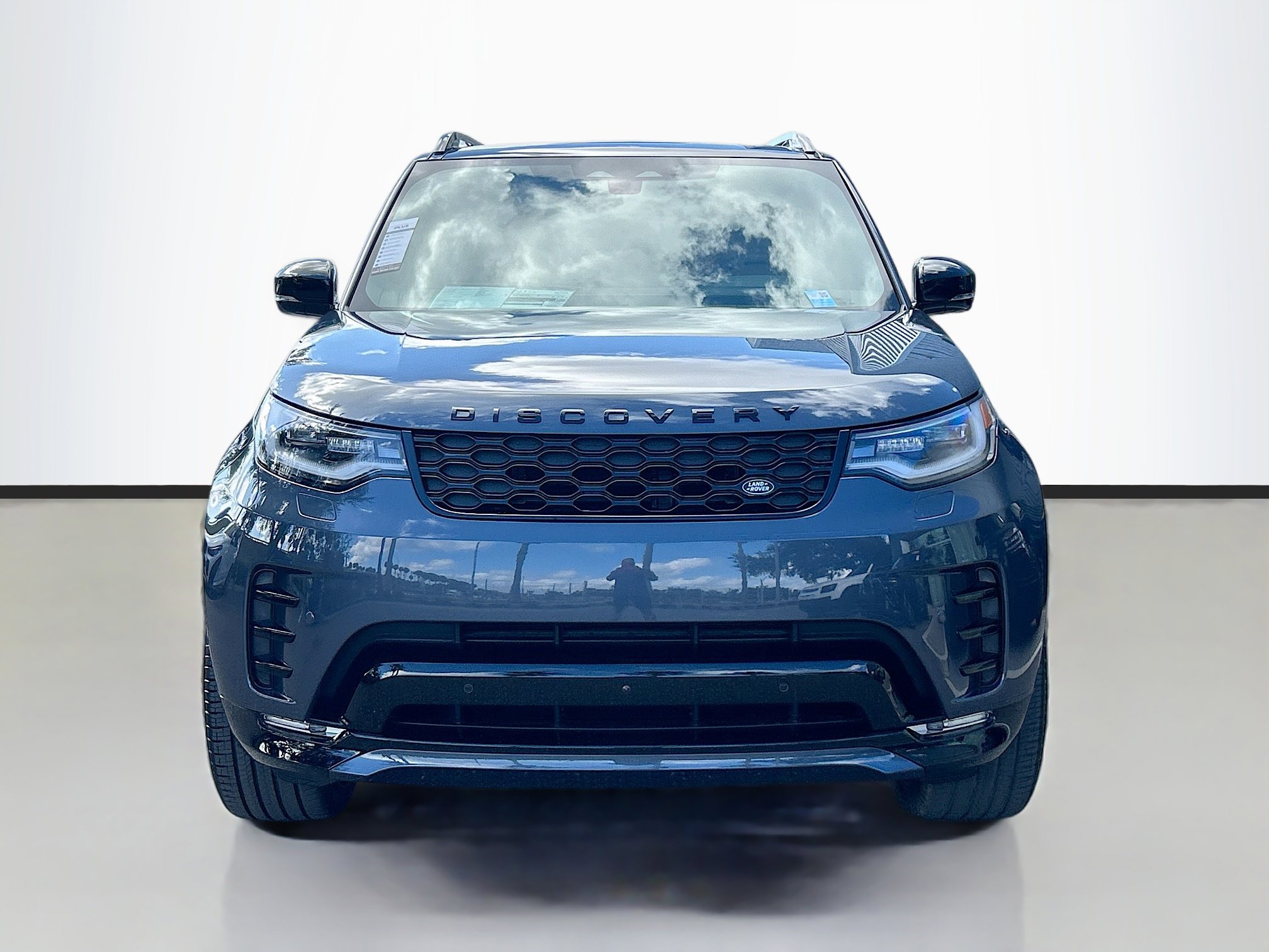 New 2026 Land Rover Discovery Dynamic SE image 2
