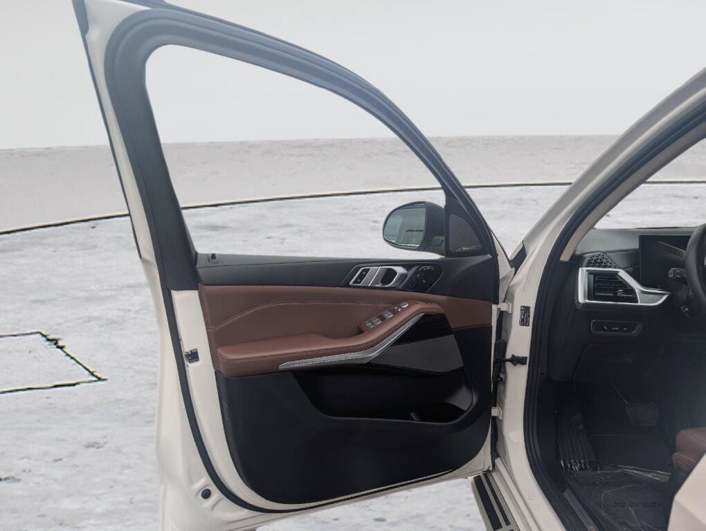 Used 2025 BMW X7 xDrive40i AWD/4WD image 7