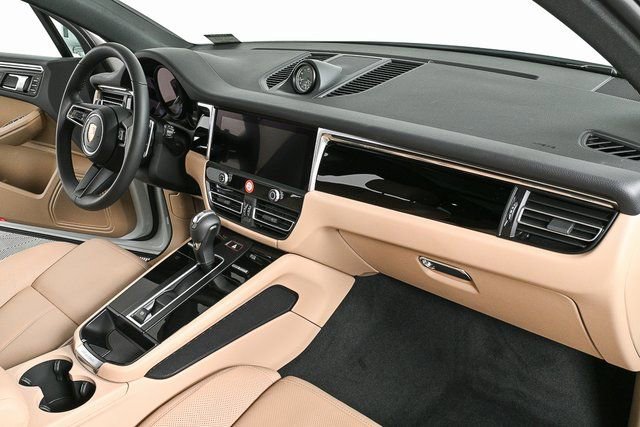 Certified 2026 Porsche Macan image 23