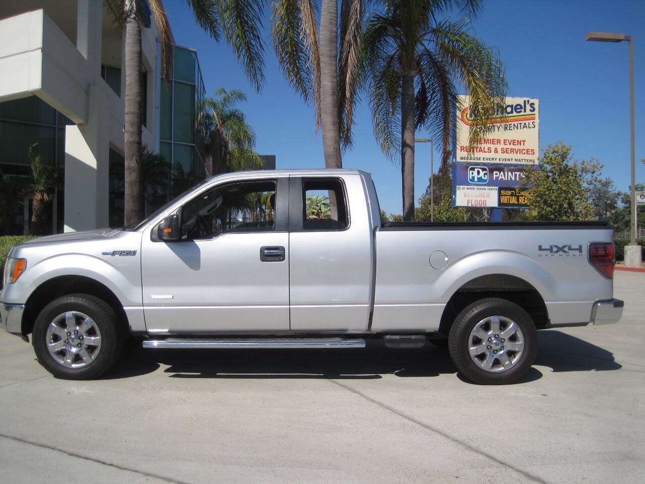 Used 2013 Ford F150 XLT w/ Luxury Equipment Group AWD/4WD image 3