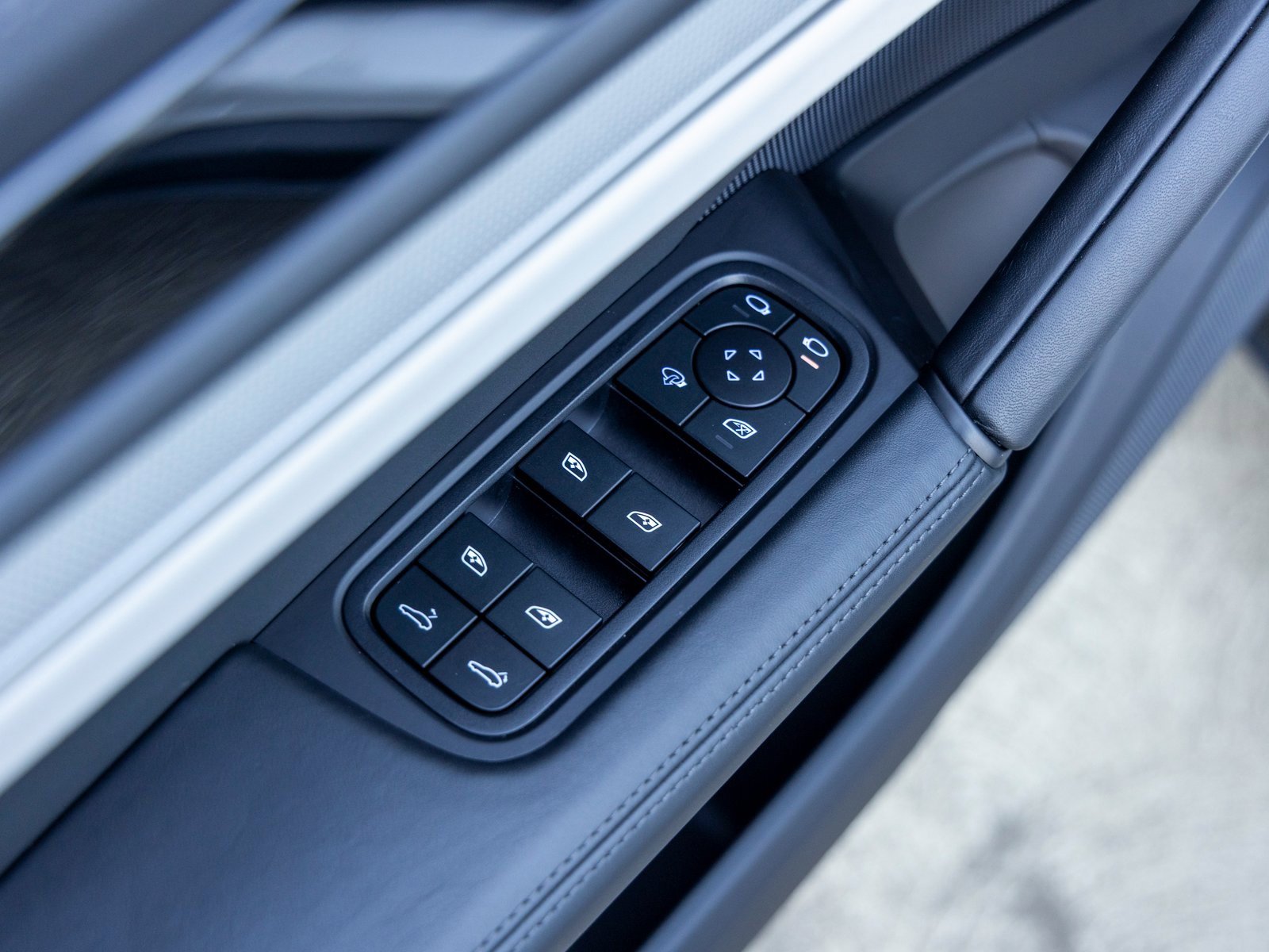 Certified 2025 Porsche Cayenne image 23