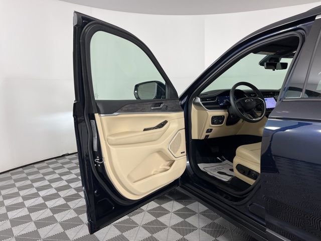 Used 2024 Jeep Grand Cherokee Limited 4xe w/ Luxury Tech Group II image 17