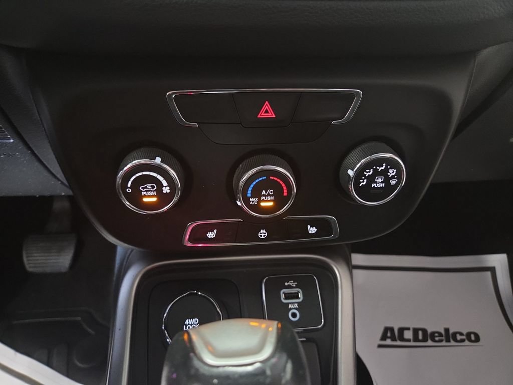 Used 2018 Jeep Compass Latitude w/ Cold Weather Group AWD/4WD image 28