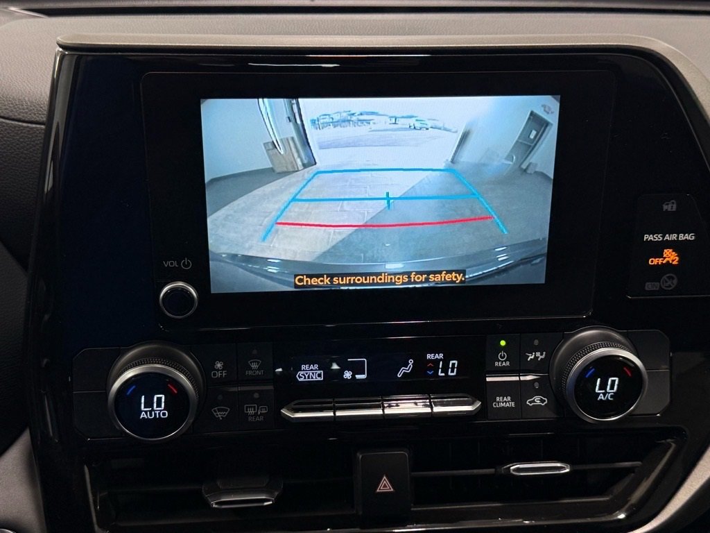 Used 2023 Toyota Highlander L image 25
