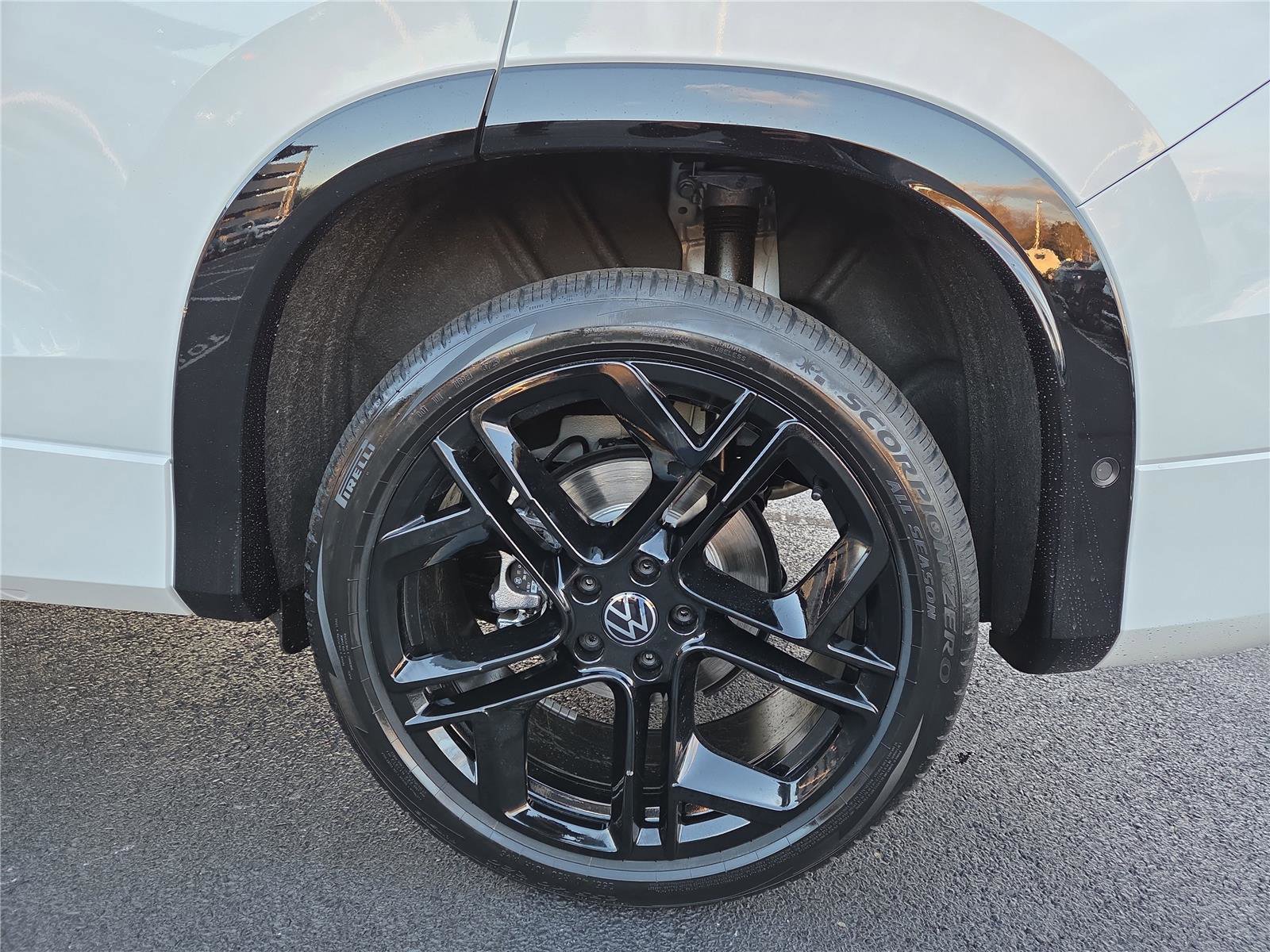 New 2026 Volkswagen Tiguan SE R-Line image 10