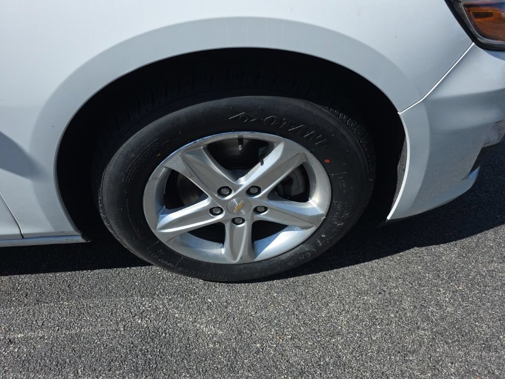 Used 2022 Chevrolet Malibu LS FWD image 10