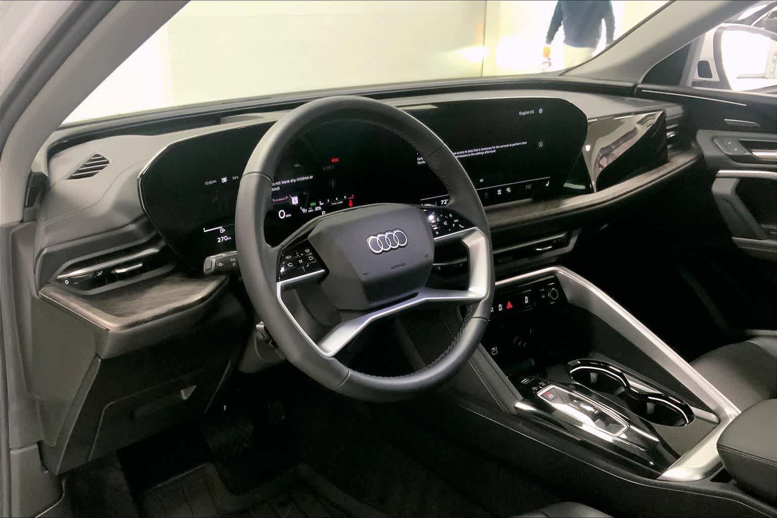 Used 2025 Audi Q5 Premium Plus w/ Premium Plus AWD/4WD image 2